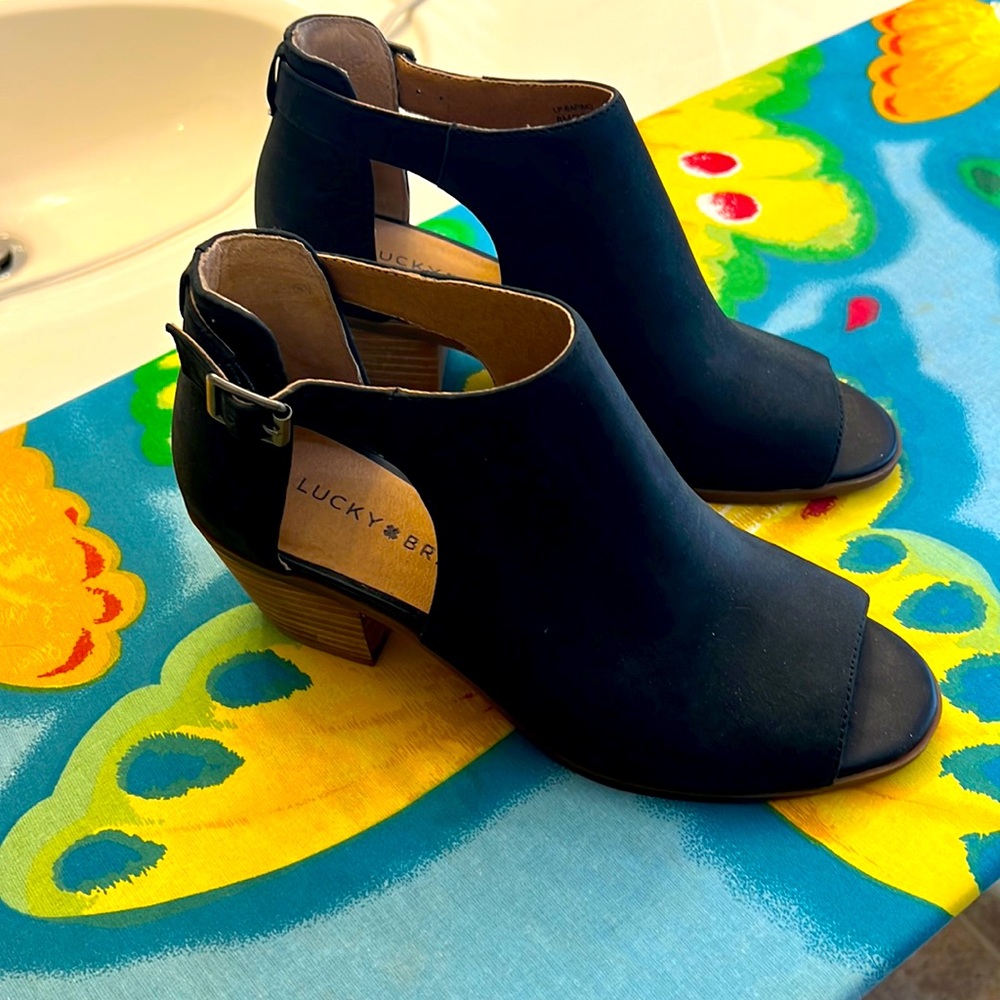 Lucky Brand NEVER WORN, open toe sandals!